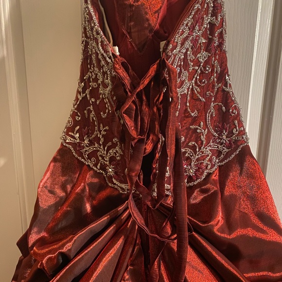 Red Prom/ wedding dress - Picture 4 of 7
